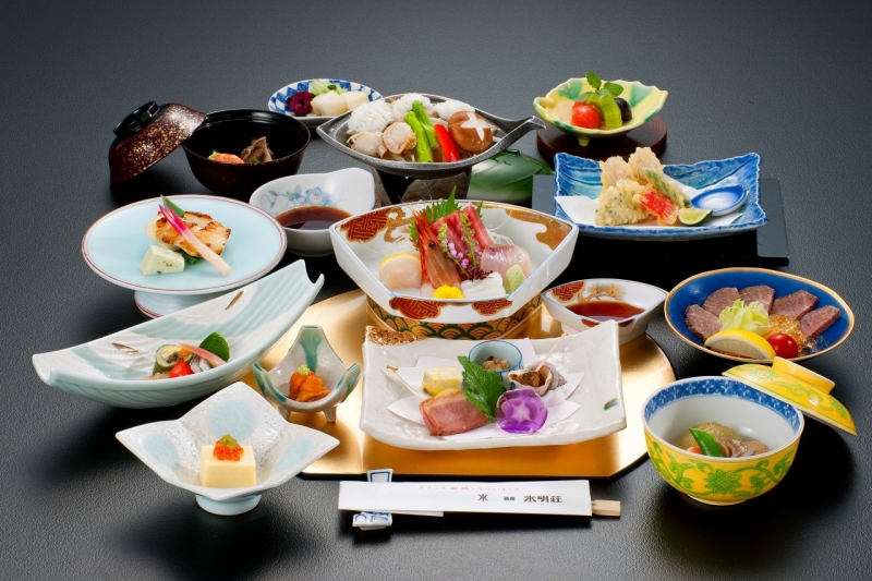 お部屋食で会席風料理を