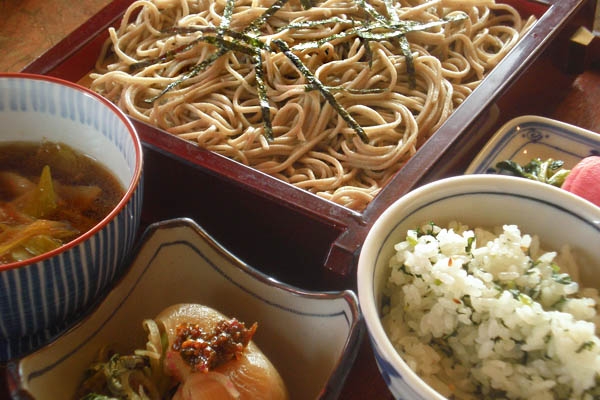 昼のイチオシ：もち豚せいろBセット1,380円